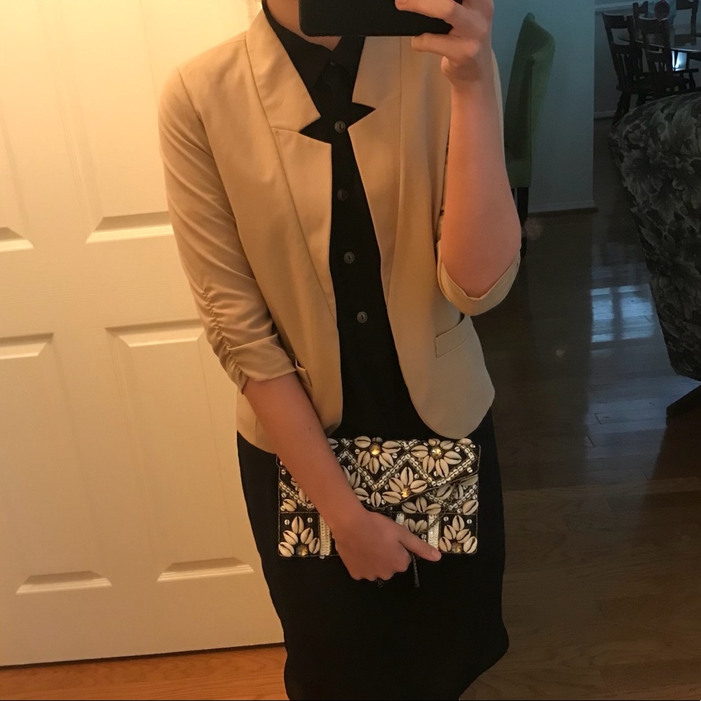 Beige scrunch sleeved blazer